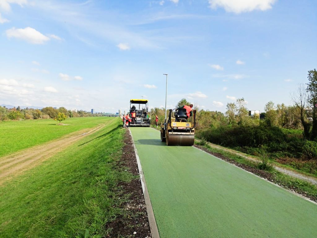 Zeleni eko-asfalt za biciklističku stazu na savskom nasipu